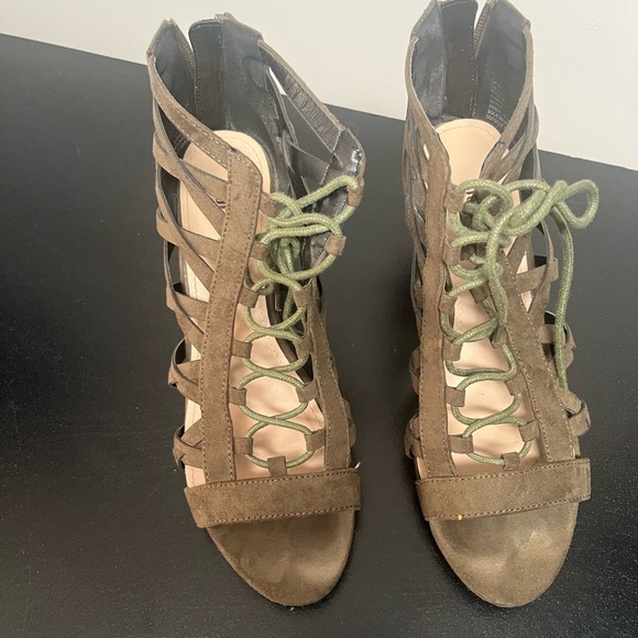 JustFab Green Lace Up Wedges with Suede Finish - Picture 1 of 4